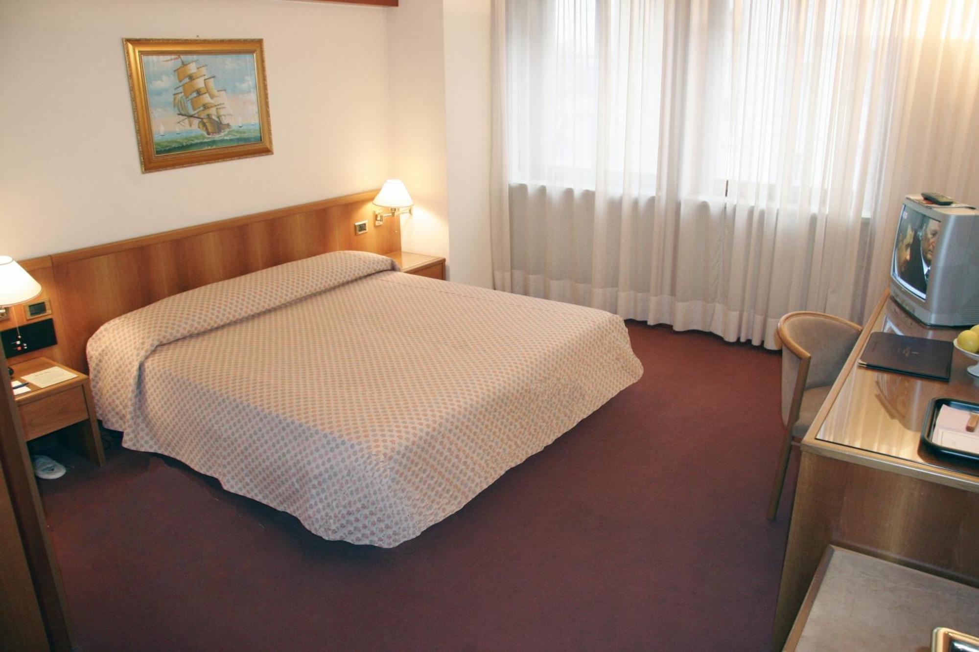 Hotel Villa Ottoboni Pordenone Bagian luar foto