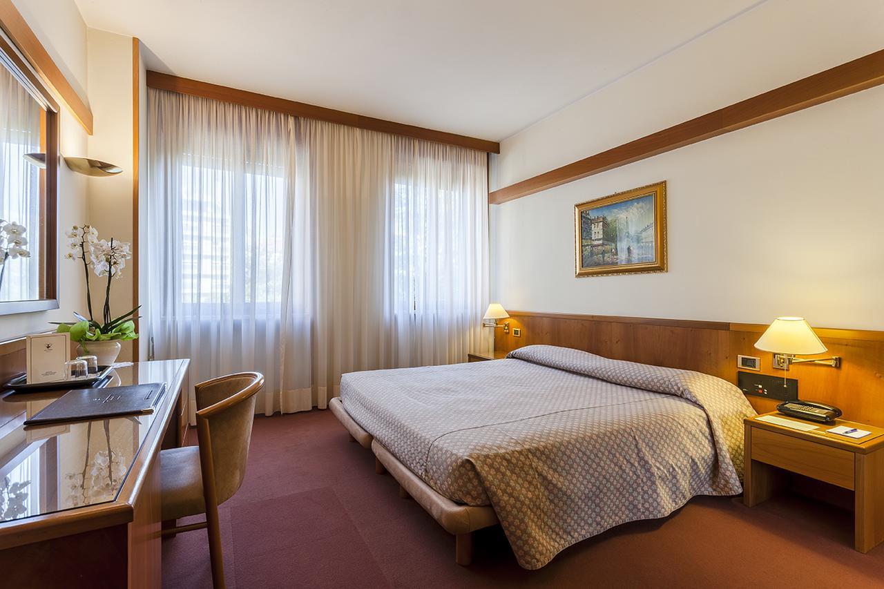 Hotel Villa Ottoboni Pordenone Bagian luar foto